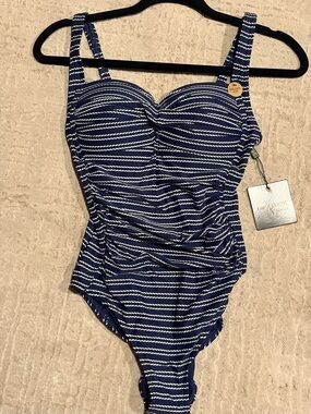 NipTuck one piece bathing suit.  Size 6
Rope pattern. New with tags
